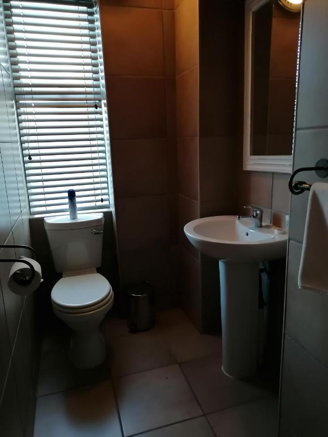 De Akker Guest House Bloemfontein Bagian luar foto